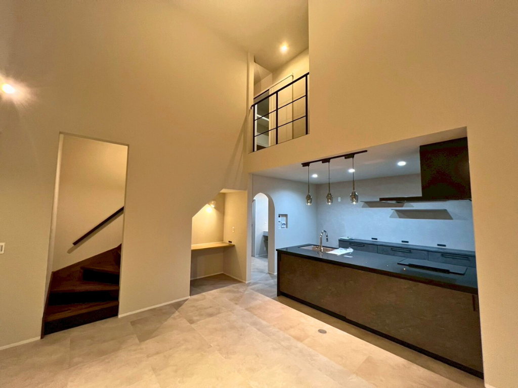 【ホテルライクな暮らしをイメージした３５坪の吹き抜けの家】